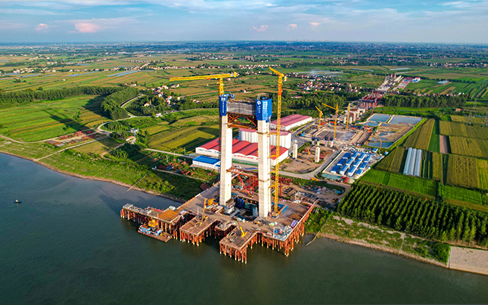 云端筑脊梁! 徐工金助建荆州李埠长江公铁大桥