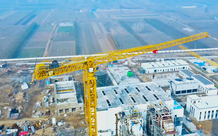 又一超大吨位！ 徐工塔机助力城市绿色升级