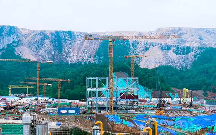 毫米级精度+高效率! 徐工超大塔智建贵州超级煤仓