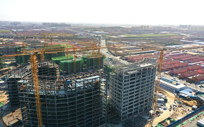 坐标青岛 徐工塔机响应号召展风采