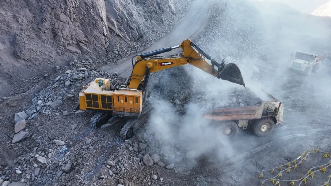 行业首例！徐工XE1350E拖电远程智能电挖在镜铁山矿高效运营