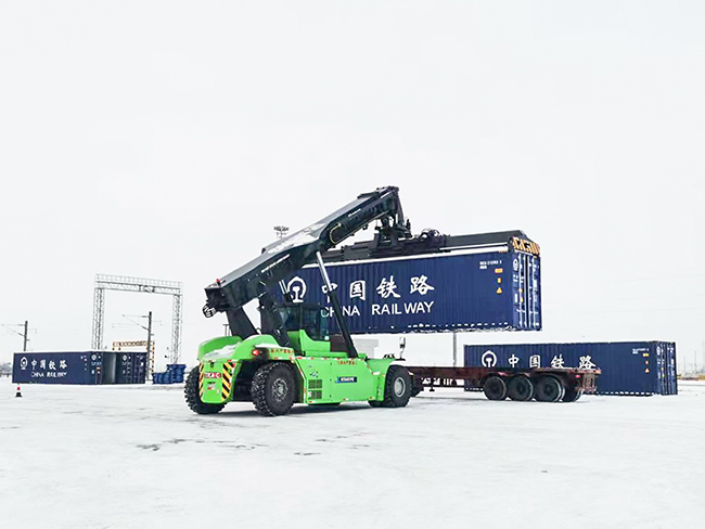 解锁绿色密码，徐工正面吊赋能西北铁路